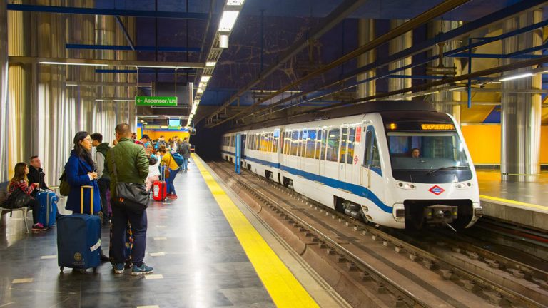 Juzgan a dos mujeres por insultos racistas y agresión a una usuaria del Metro de Madrid