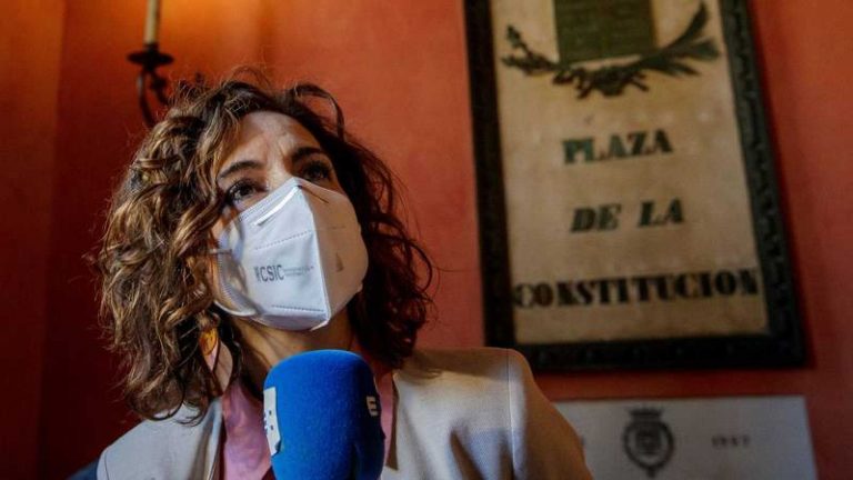 Alcaldes piden reunirse a Montero para definir el reparto de fondos europeos