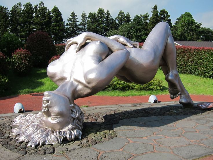 Monumentos PARA ADULTOS no vayas con niños a verlos 01