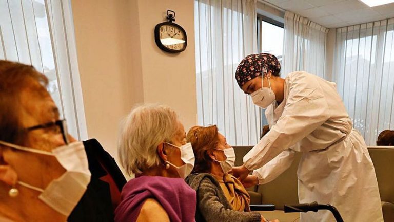 Navarra comienza a vacunar a mayores de 90 años