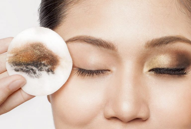 Cómo desmaquillarte los ojos
