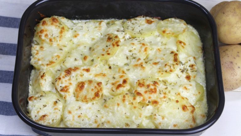 Patatas gratinadas: cómo hacerlas con queso y que queden deliciosas