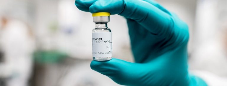 España recibe, entre este lunes y martes, más de un millón de dosis de vacunas