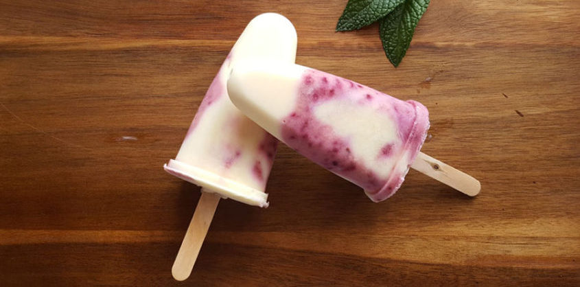 Ingredientes para polos de cerezas con yogurt griego