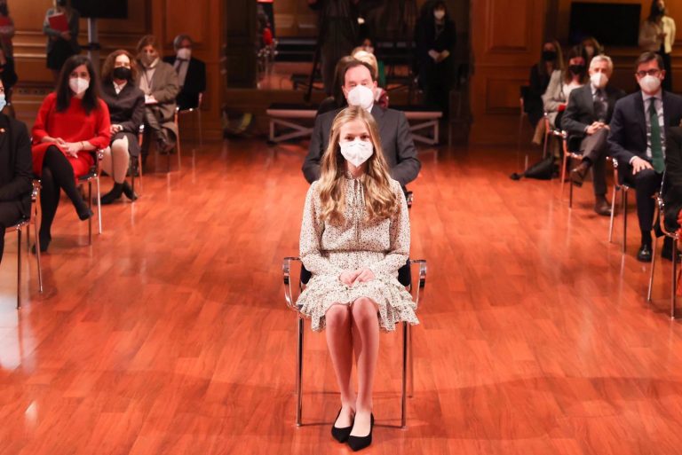 Correcta, segura y muy profesional. Así ha sido el debut de la Princesa Leonor