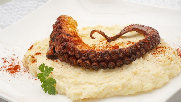 Pulpo a la plancha: la receta de Karlos Arguiñano (con secreto para que salga buenísimo)