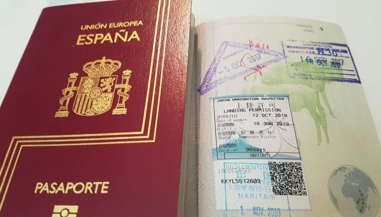 El creador español en Corea del Sur que se quedó sin visado ya ha vuelto a España con su pareja