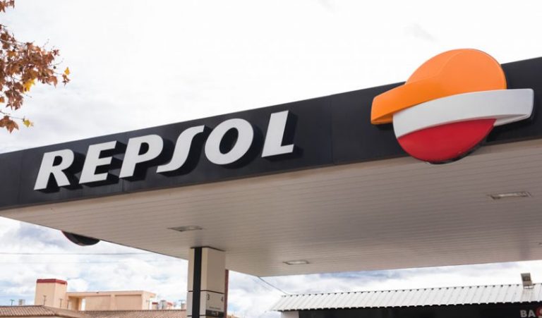 Repsol realiza el primer suministro de GNL con compensación de emisiones en Cartagena