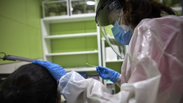 Sanidad notifica 15.501 casos y 189 muertes este fin de semana