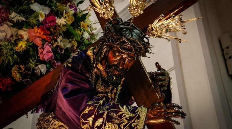 La OMS pide realizar las celebraciones religiosas de Semana Santa en exteriores