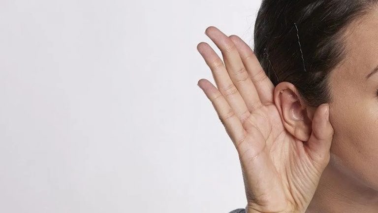 La sordera súbita podría ser una complicación excepcional del COVID-19