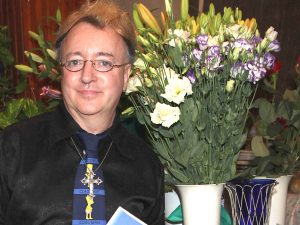 Paco Porras: El vidente de las estrellas que terminó pidiendo en el metro