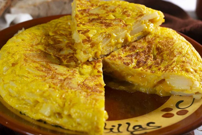 Tortilla de patatas: el truco para conseguir que se quede jugosa por dentro