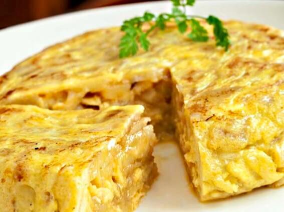 Tortilla francesa: el secreto de Karlos Arguiñano para que salga perfecta 28 Receta con tortilla rellena de queso