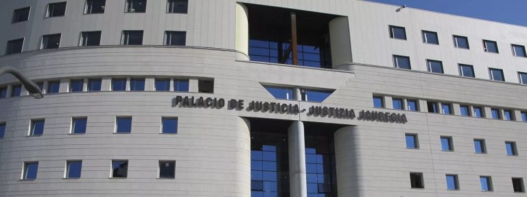 El TSJN confirma la absolución de una auxiliar que entró en las historias clínicas de 4 familiares