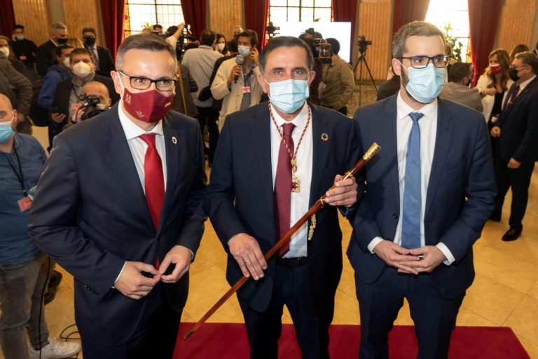 Triunfa la moción de censura en el Ayuntamiento de Murcia por un solo voto