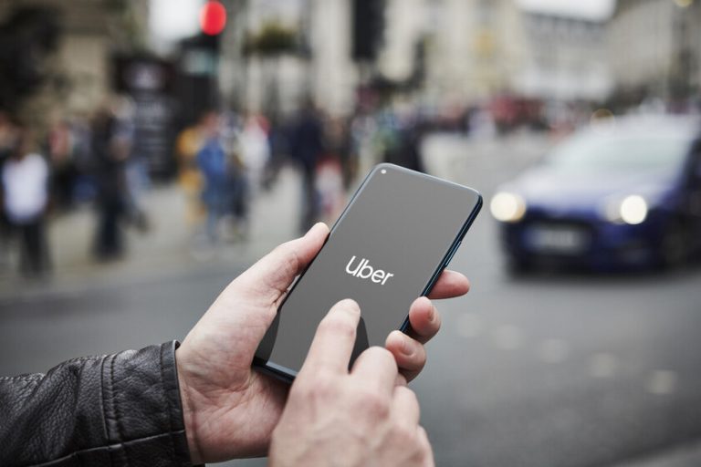 Uber opera con 40 taxistas en Barcelona en vez de los 350 anunciados