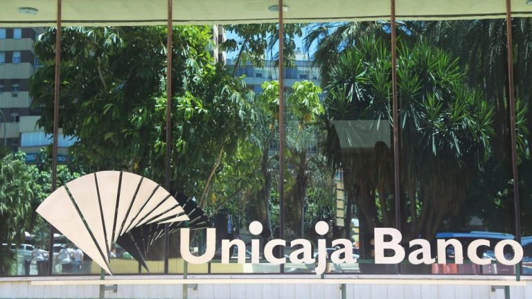 Unicaja Banco cita a sus accionistas para dar 'luz verde' a la fusión con Liberbank