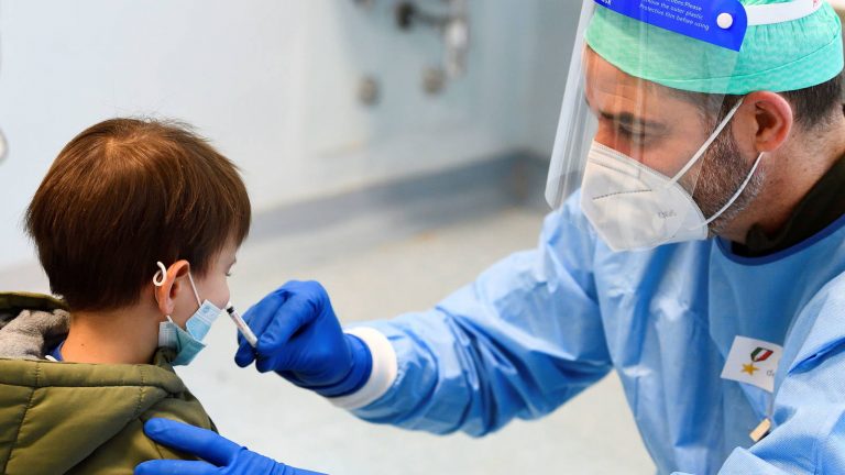 Moderna comenzará a probar su vacuna en la población pediátrica menor de 12 años