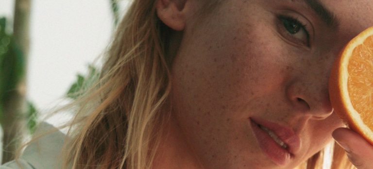 Los secretos de la Vitamina C, la clave de la luminosidad en la piel