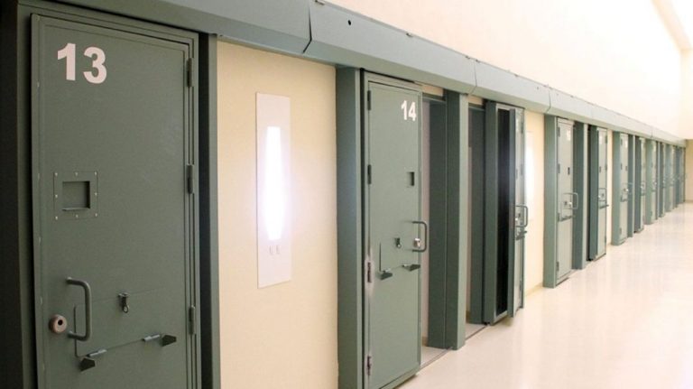 La AVT cifra en 25 los etarras que han sido acercados al País Vasco