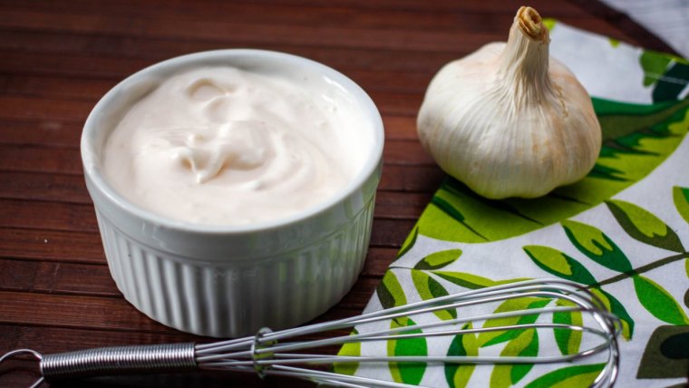 El truco para hacer un alioli con leche en 30 segundos 182 Paso a paso para preparar el mejor