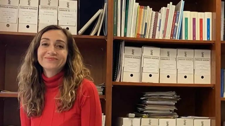 PP pide el cese de Isaura Navarro que viajó a Barcelona para el concierto de Love of Lesbian