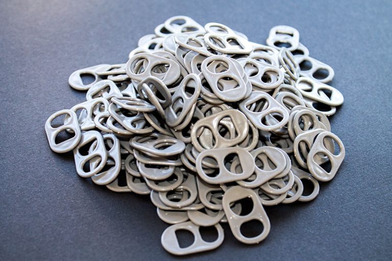 Usos increíbles que les puedes dar a las anillas de las latas