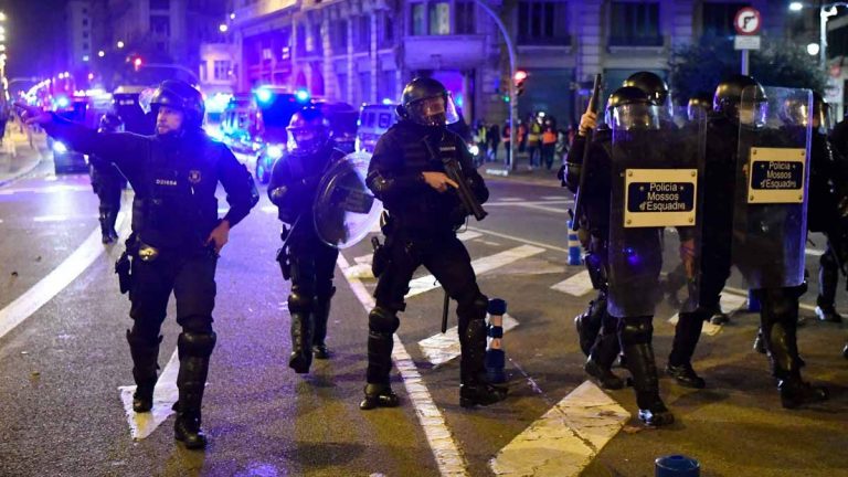 PSC llevará a los ayuntamientos una declaración de apoyo a los Mossos