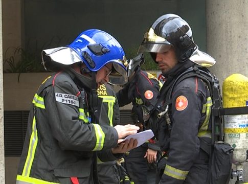bombers nou barris Muere una mujer al incendiarse una vivienda en Nou Barris (Barcelona)