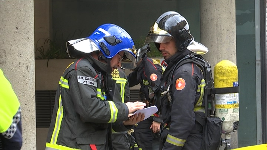 bombers nou barris Muere una mujer al incendiarse una vivienda en Nou Barris (Barcelona)