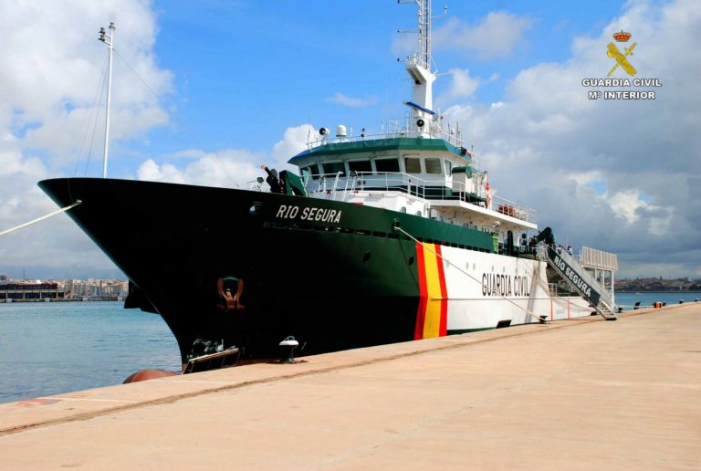 El juez condena a los tripulantes del buque interceptado en Canarias con hachís