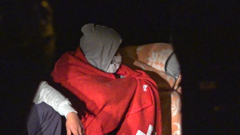 Rescatan en Canarias una patera con 48 personas a bordo y un fallecido