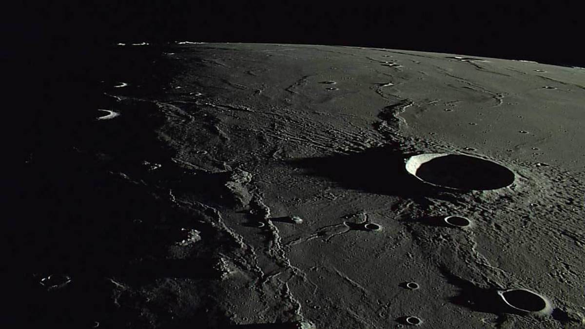 cuevas en la Luna