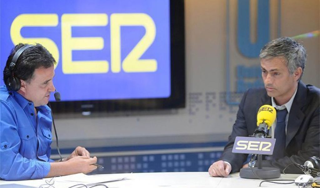 José Ramón de la Morena entrevistando a Mourinho.