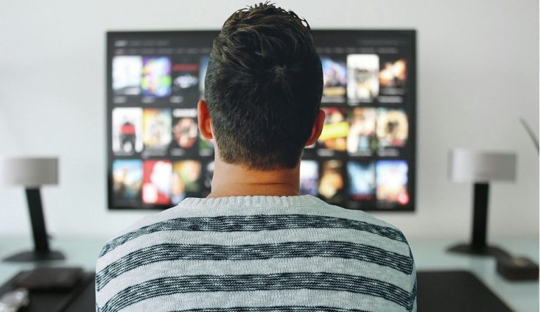 La pandemia puso a los españoles ante el televisor una media de 3,9 horas diarias en 2020