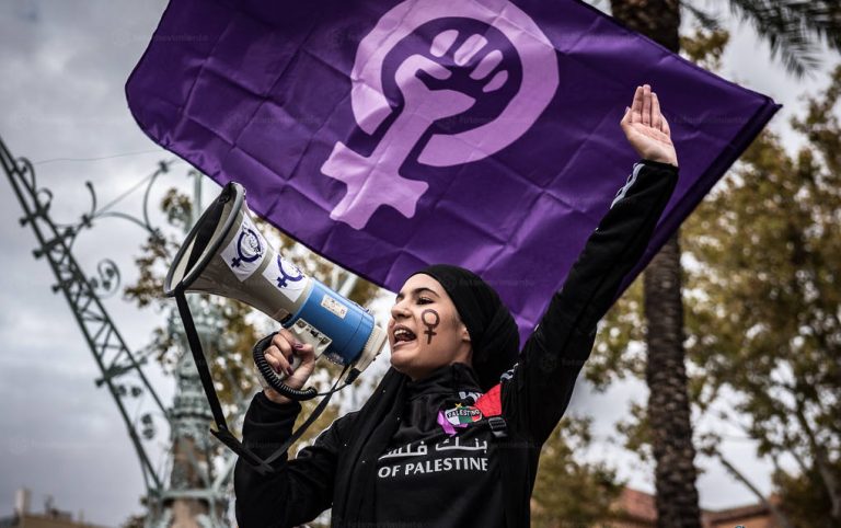 Una veintena de feministas reclaman ante Consumo el cierre de las webs pornográficas