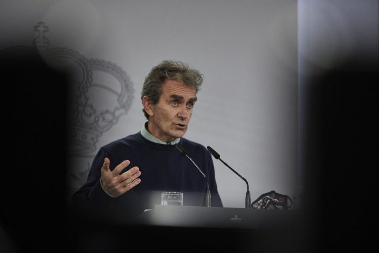 Fernando Simón critica a Victoria Abril tras sus polémicas palabras sobre el Covid