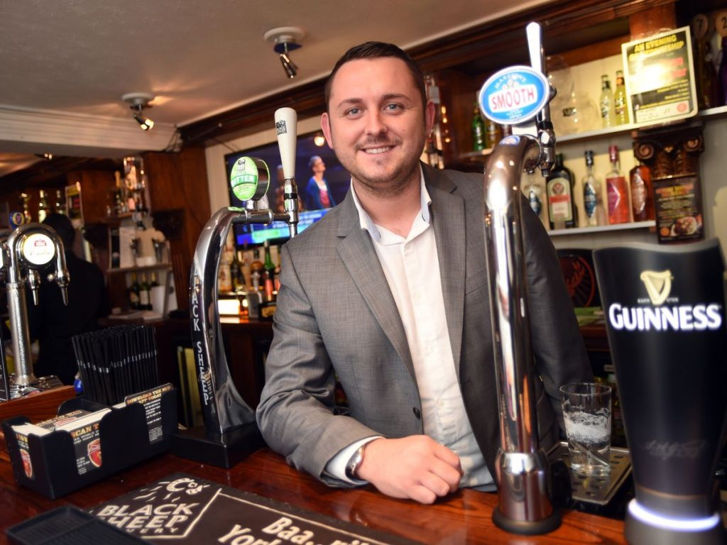 Craig Harker, el ideólogo de esta manera de cocinar la carne, en su pub.