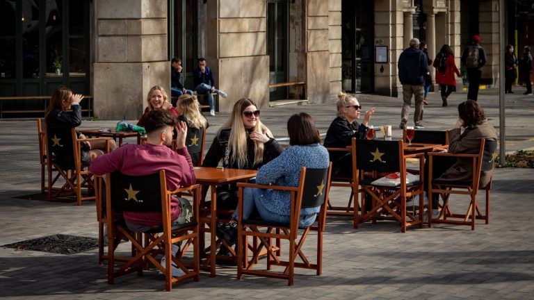 Cataluña amplía el horario de la restauración hasta las 17 horas