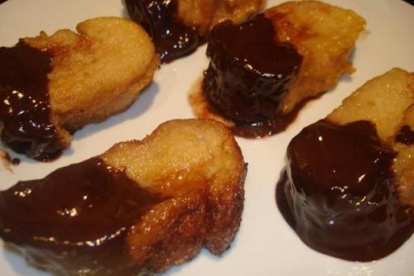 Torrijas de chocolate: varias formas de prepararlas para los más golosos de la casa 171 Torrijas con chocolate derretido