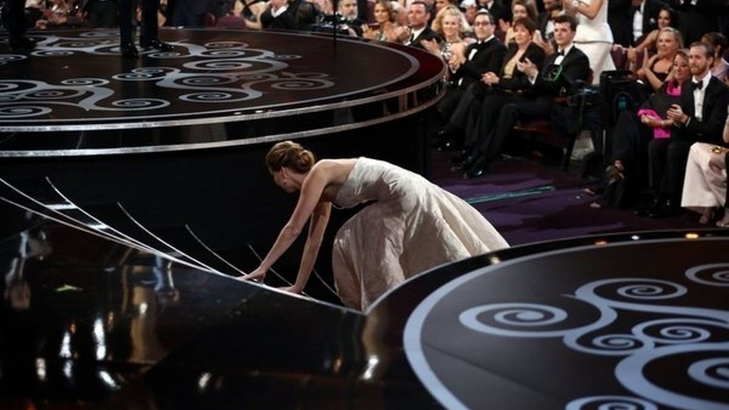 jennifer-lawrence-caida-oscars