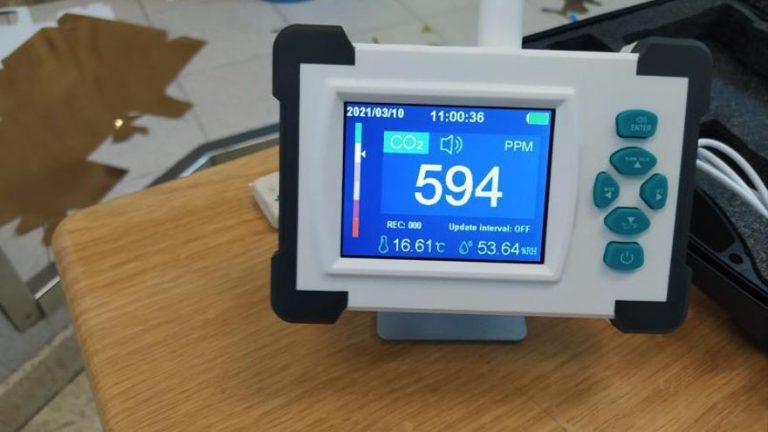 Catedrático de Química aboga por los medidores de CO2 para evitar la transmisión
