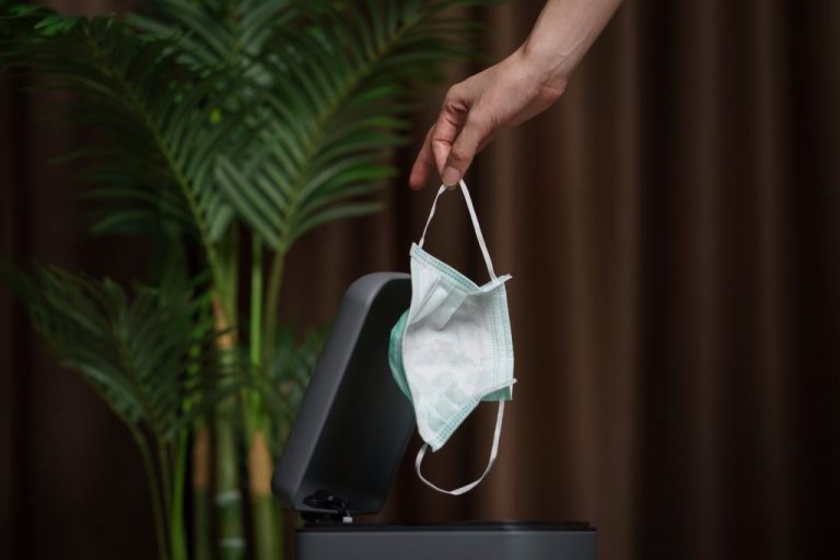 Científicos avisan de los peligros de no tener ninguna directriz para el reciclaje de mascarillas