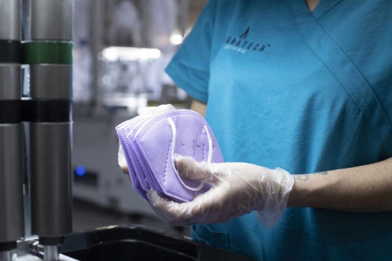 Los pediatras recomiendan las mascarillas FFP2 para los niños con alergia al polen