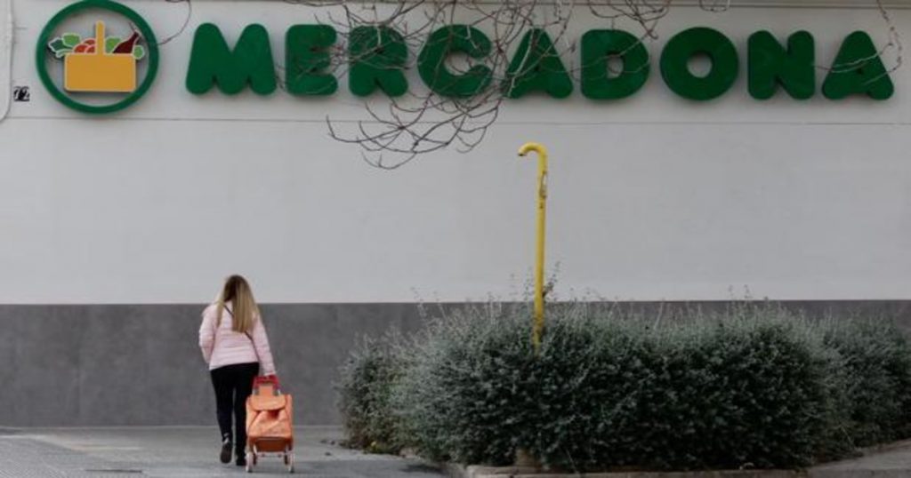 Mercadona abrirá este jueves santo hasta el mediodía.