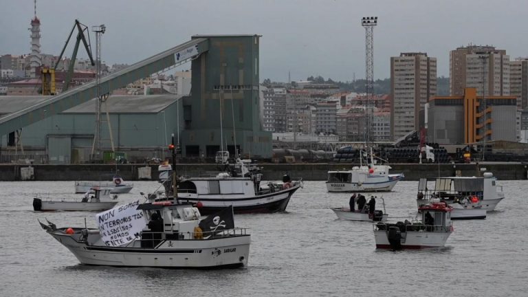 Cientos de barcos hacen sonar sus bocinas en contra del nuevo reglamento de la UE