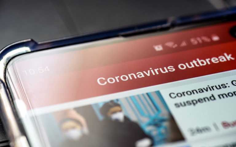 Españoles, los europeos que más se informan de la pandemia en plataformas digitales