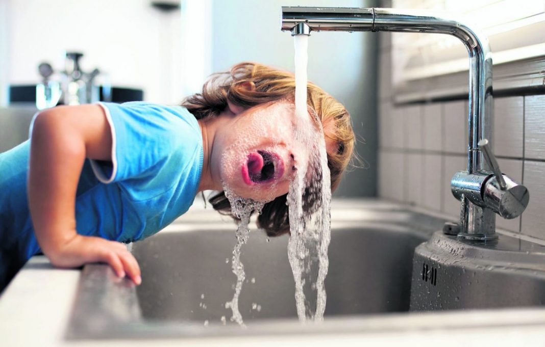 El agua se encarece: cuánto subirán las facturas en Madrid y Barcelona en 2025