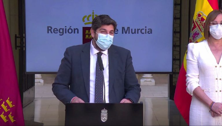 Toman posesión como consejeros los tres diputados de Cs que pactaron con el PP en Murcia